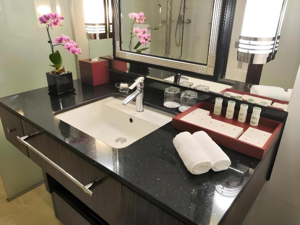 Grand Soluxe Zhongyou Hotel Shanghai Bagian luar foto